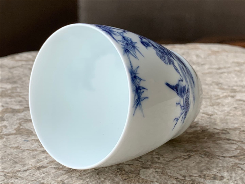 Those jingdezhen nine calcinations hand - made of blue and white porcelain painting of flowers and edify kudan hand cup tea cups