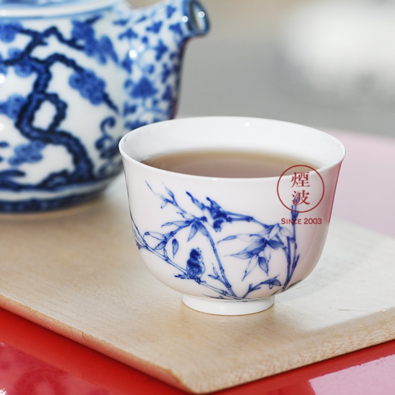 Jingdezhen blue and white flower on bamboo nine calcinations hand - made porcelain hand cup cup sample tea cup