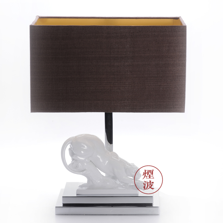 German HOME mason MEISSEN porcelain lamps pure white porcelain cheetah plastic table lamp that occupy the HOME furnishing articles
