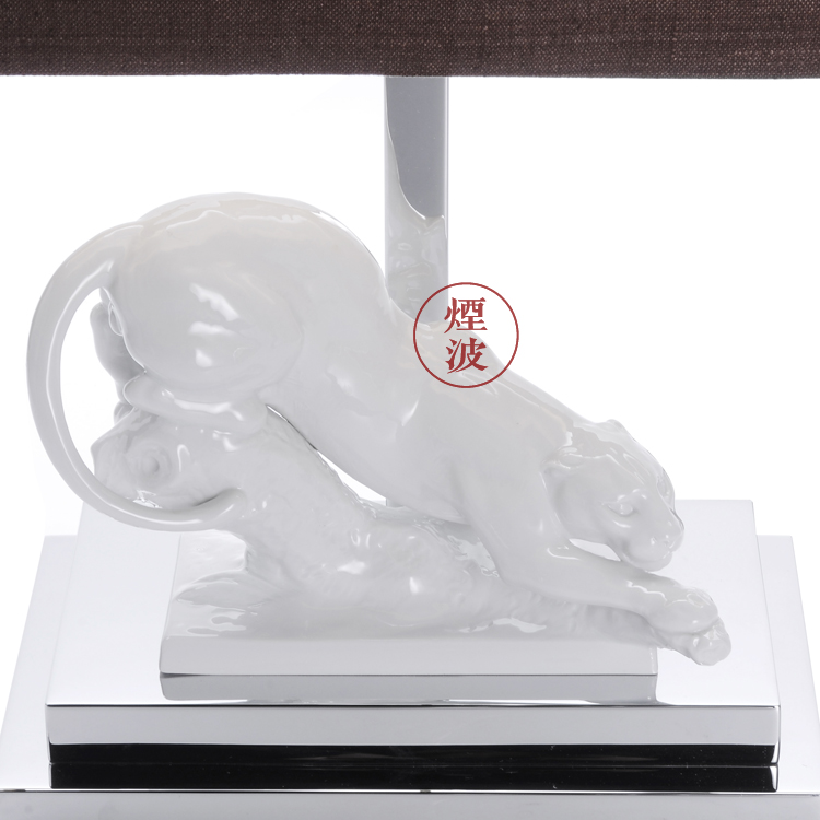 German HOME mason MEISSEN porcelain lamps pure white porcelain cheetah plastic table lamp that occupy the HOME furnishing articles