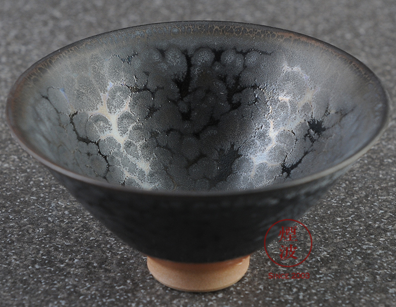 Made those Japanese pottery master tao 葊 up of soil the clear oil droplets temmoku built light tea cups