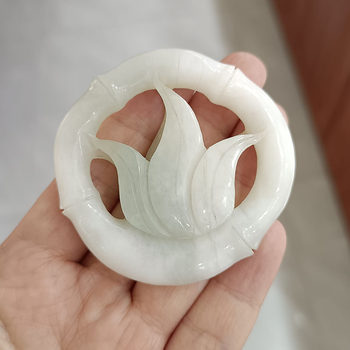 Natural single jade, water-permeable, white, high-quality, delicate and oily, hollow carving pendant, real photo, ice-clear