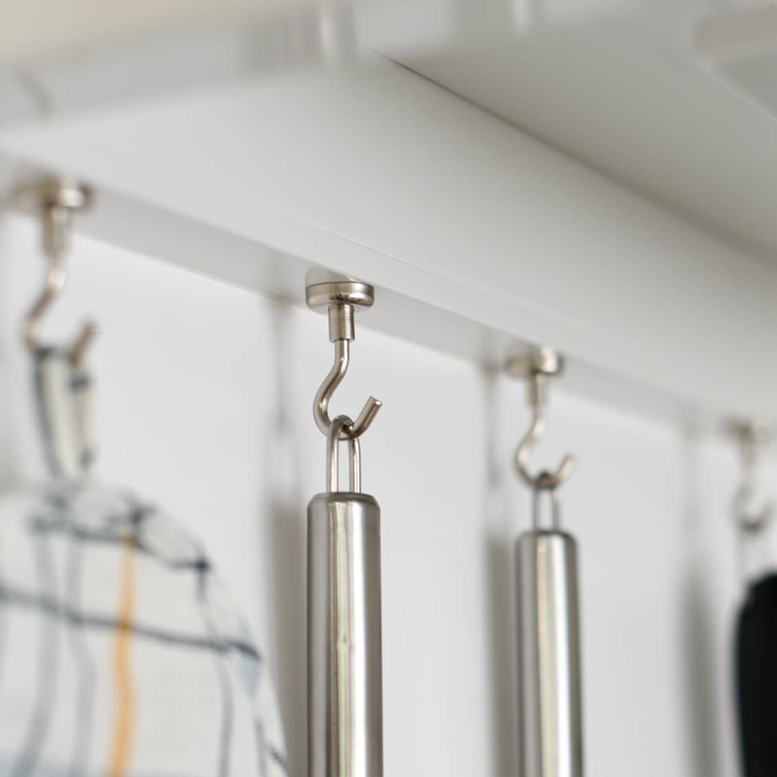 Doubled preferable Japanese style magnet hooks Kitchen Range Hood Fridge Free punches powerful no-dent hooks 2 clothes