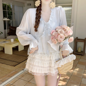 ເສື້ອຍືດຄໍ v-ruffled