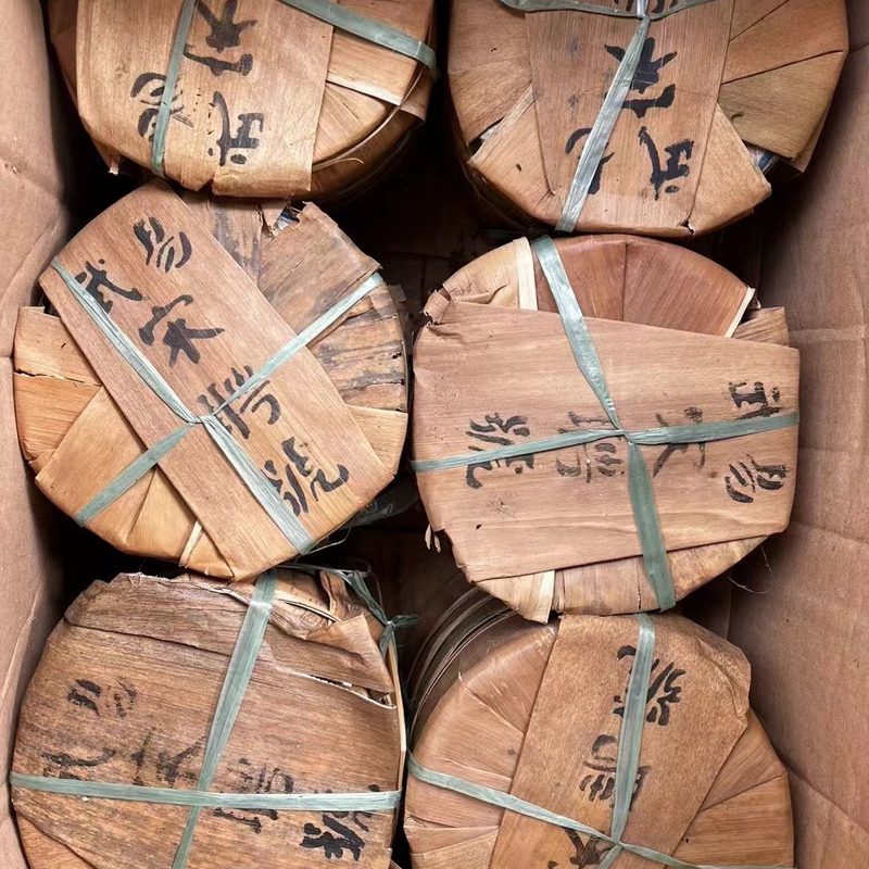 70S Paperless Song Pian Hao Lao Sheng Tea, Now Rare, with a Strong Incense Aroma, Woody Fragrance, and Tea-Like Qualities That Are Not Lessened, with a Thick and Full Soup-Like Texture