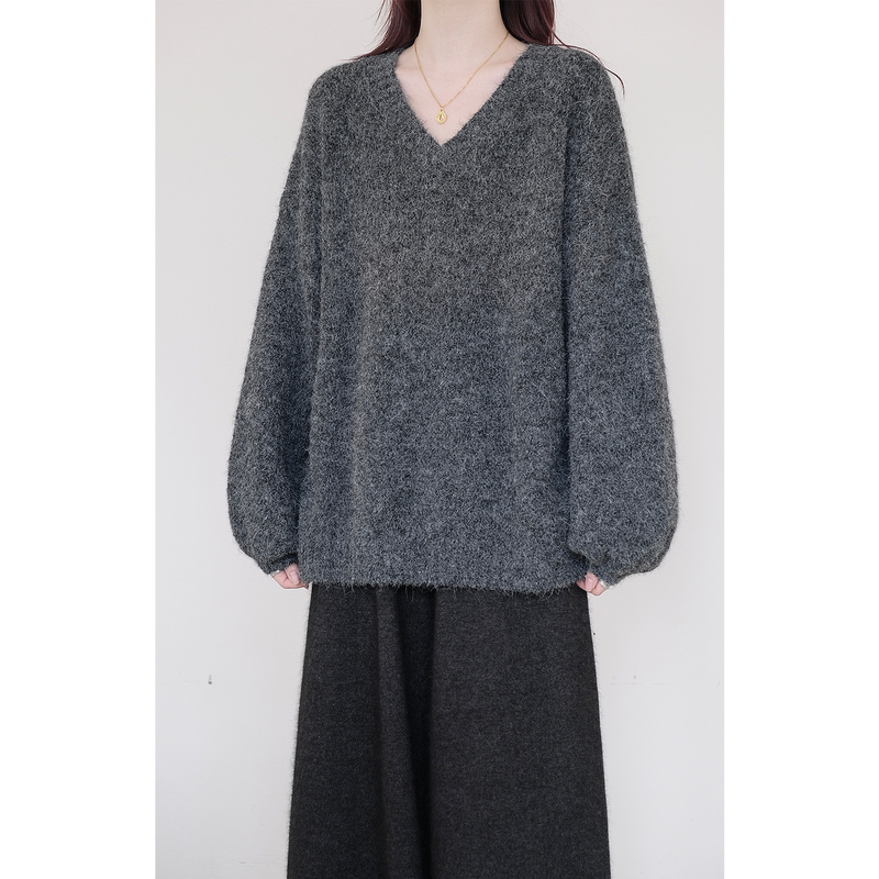 Thirty-One / Niche Design V-Neck Lantern Sleeve Sweater, Loose, Warm, Lazy Style, Soft and Cozy Knitwear for Autumn and Winter Thirty-One / Niche Design V-Neck Lantern Sleeve Sweater, Loose, Warm, Lazy Style, Soft and Cozy Knitwear for Autumn and Winter