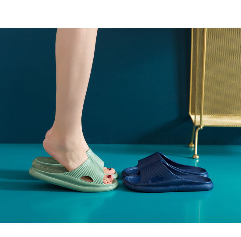 Medium and thick bottom bathroom slippers simple style couple flip flops stepping on shit feeling soft bottom non-slip slippers home men's slippers