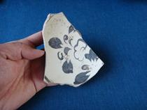 Ancient porcelain fragments from the Yuan and Ming Dynasties Cizhou kiln large bowl fragments with simple patterns good specimens for study and research