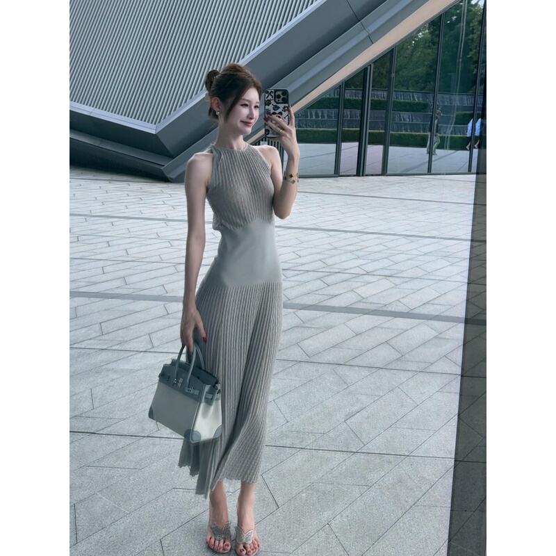 French-Style Stunning Gray Sleeveless Knitted Dress for Women, Autumn Inner Wear with a High-End Feel, Mature and Elegant Slim-Fit Bodycon Long Dress French-Style Stunning Gray Sleeveless Knitted Dress for Women, Autumn Inner Wear with a High-End Feel, Mature and Elegant Slim-Fit Bodycon Long Dress