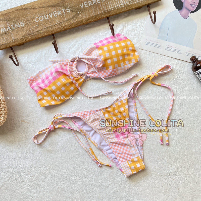 Pushti to'q sariq rangli plaid bosma naychali yuqori bikini tasmasi uch nuqtali bikini sörf mayo ayol issiq qiz Sanya ta'tilida
