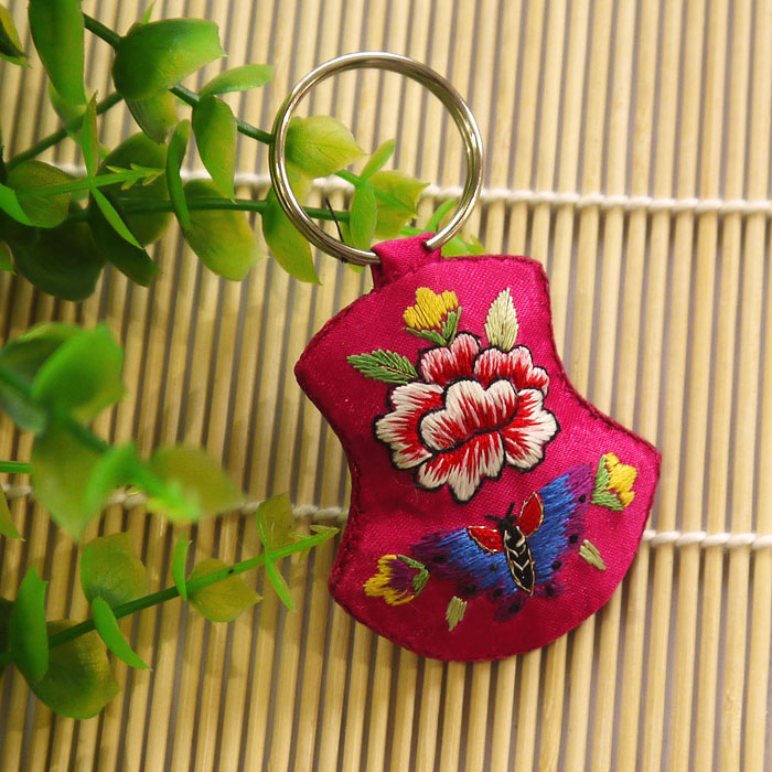 With determination, Hunan embroidery pure handmade embroidery key chain accompanying hand gift to foreigners Hunan characteristic gift Hunan embroidery small jewelry