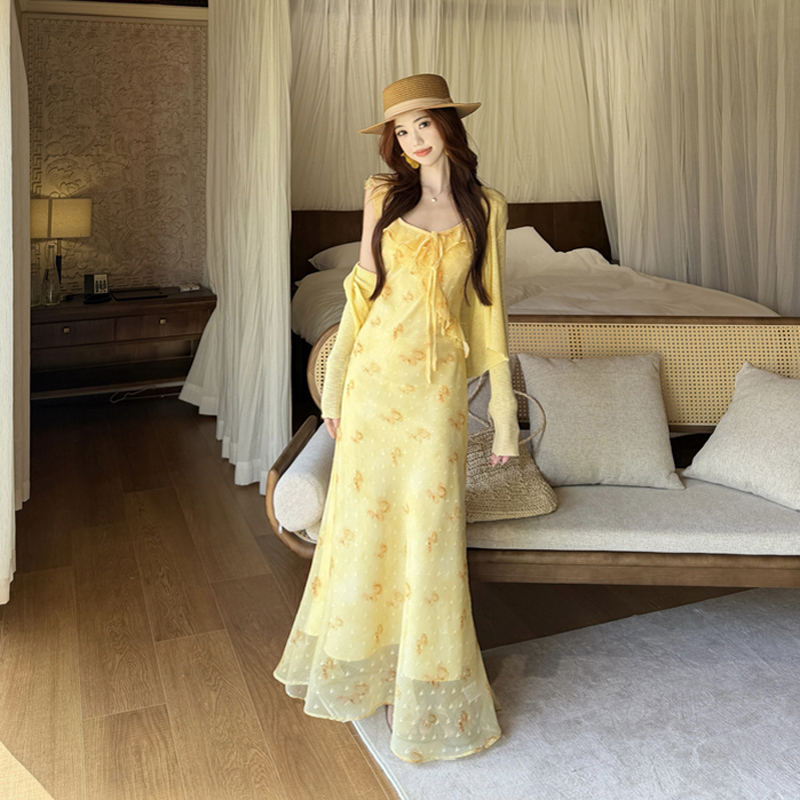 Beautiful Yellow Floral Long Dress with Straps for Beach Vacation, Women's Summer Two-Piece Set That Looks Great Beautiful Yellow Floral Long Dress with Straps for Beach Vacation, Women's Summer Two-Piece Set That Looks Great