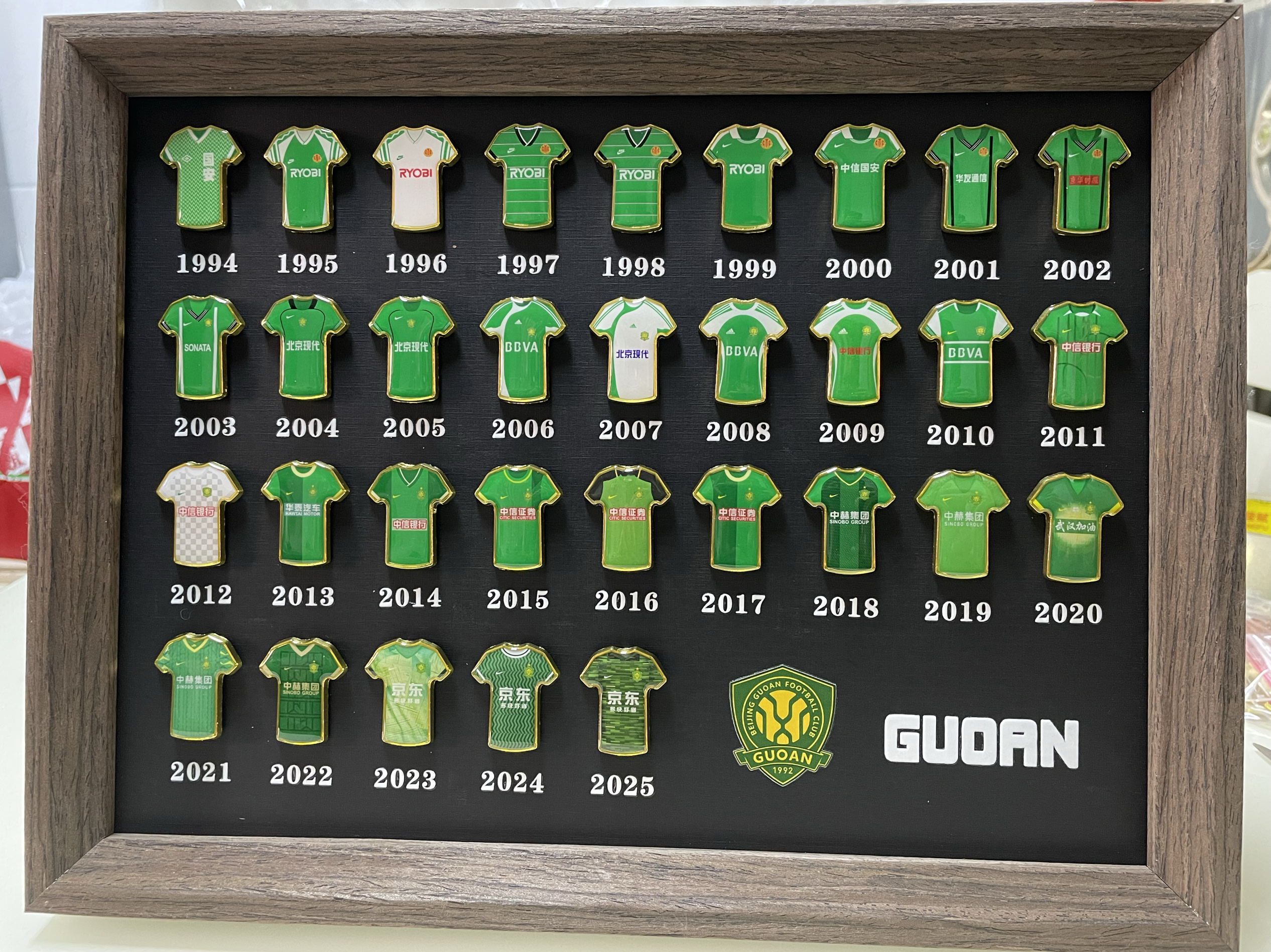 北京国安1994-2025ジャージバッジ、国安ファンが周辺ギフトを集める