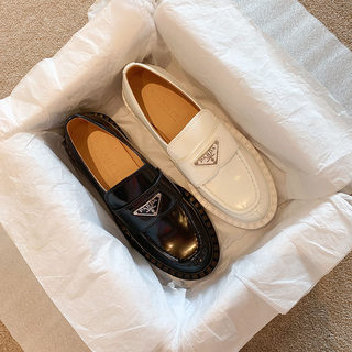 Genuine Leather Thick-Soled Triangular Logo Loafers for Women, Spring and Autumn, Black British Style Small Leather Shoes, Mid-Heel, Chunky Heel, Slip-On Shoes