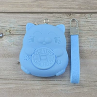 С молнией, лазурный, на удачу