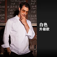 Регулируемые рукава белого цвета на молнии.