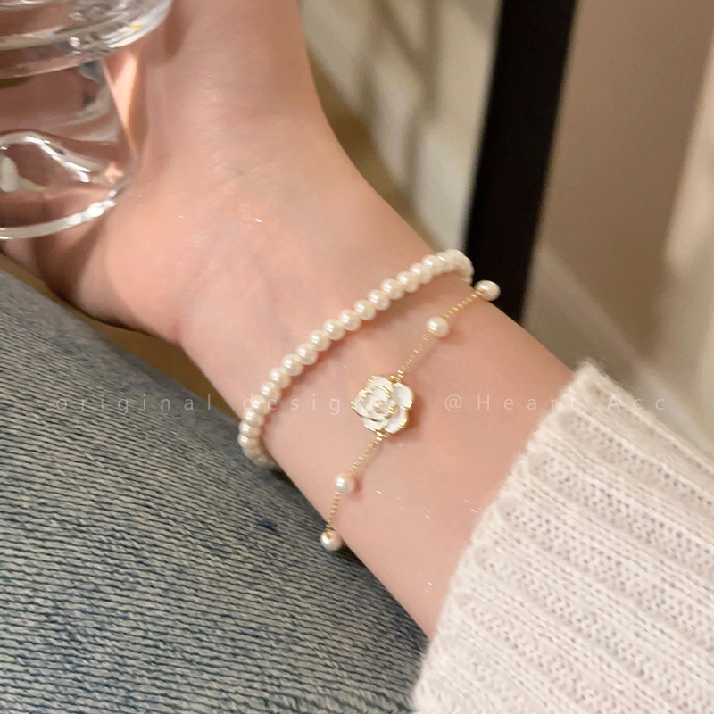 Double-Layer French Pearl Camellia Bracelet for Women, Accessible Luxury Niche Exquisite Bracelet, Niche Design, High-End Hand Jewelry