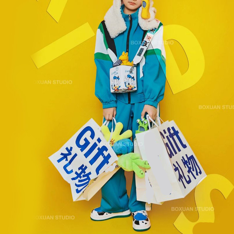 Exhibition new children's photography props for eco-friendly gifts Handmade paper bag photo gallery ChaoTong Street Photograph Photo and Props Pendulum