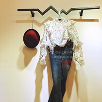 Simple and fashionable metal hanging bar clothing store lightning-shaped hanger-free childrens clothing front rack display rack wall rack