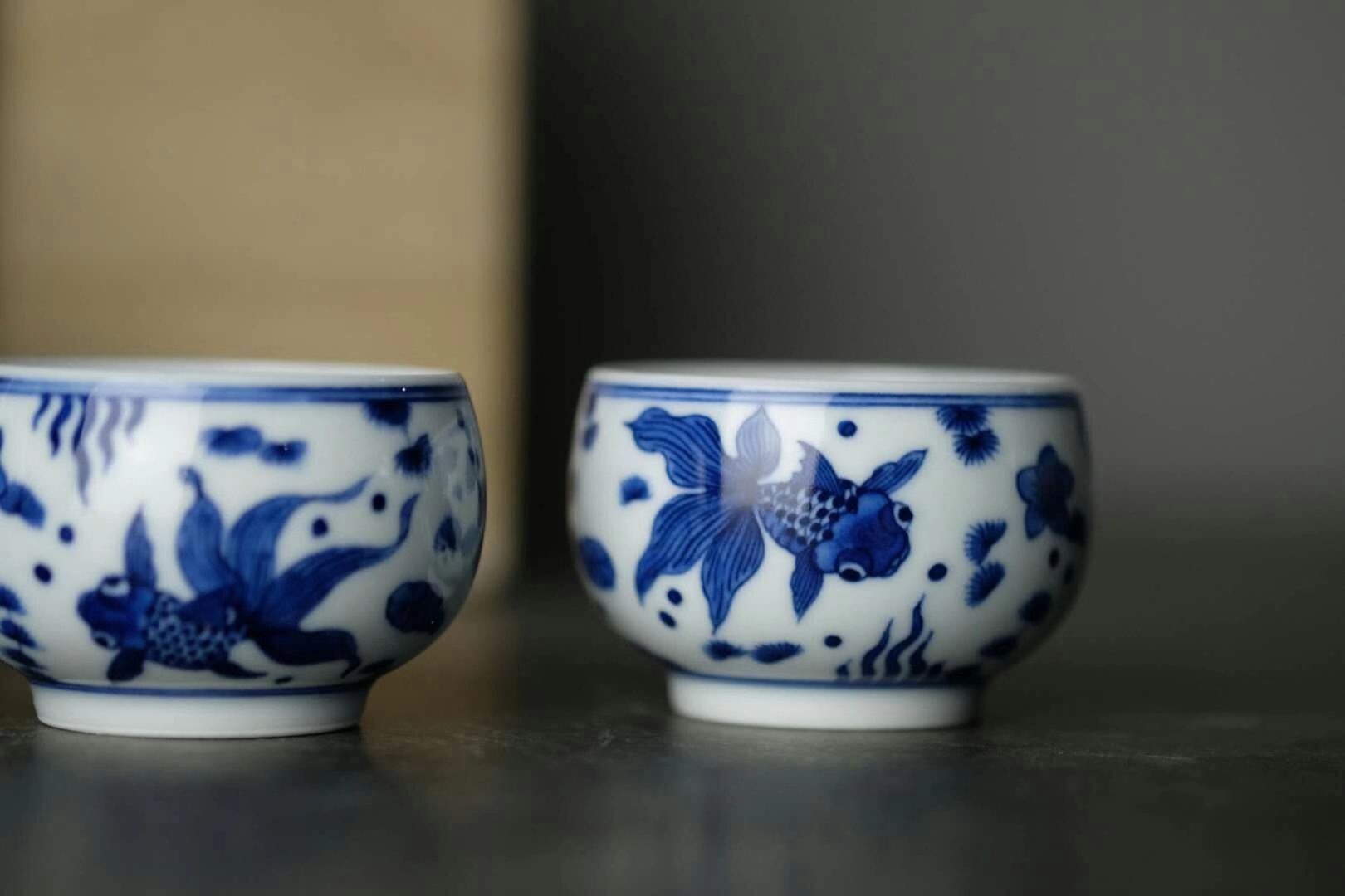 Offered home - cooked view taste good in blue and white goldfish sample tea cup bowl of jingdezhen ceramic tea set manually cups