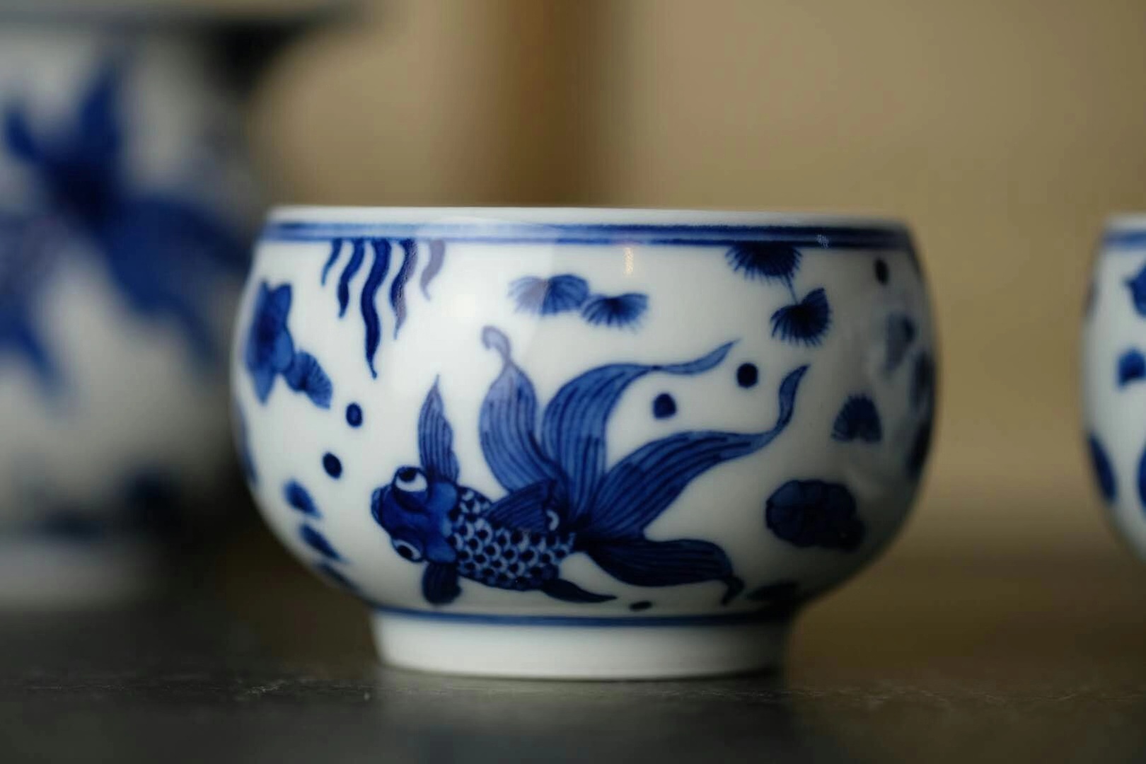 Offered home - cooked view taste good in blue and white goldfish sample tea cup bowl of jingdezhen ceramic tea set manually cups