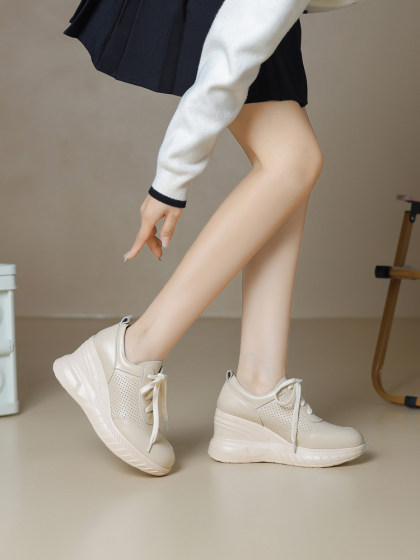 女士休闲鞋2025春季新款透气软底不累脚真皮厚底坡跟单鞋小白鞋