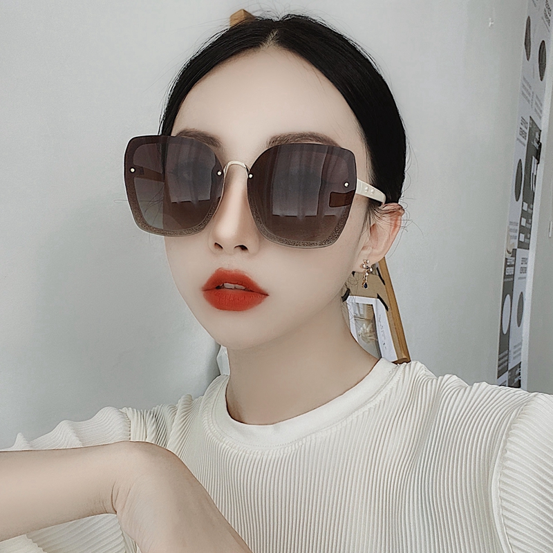 The new 2023 red elegant temperament polarized sunglasses female famous face anti - UV sunglasses