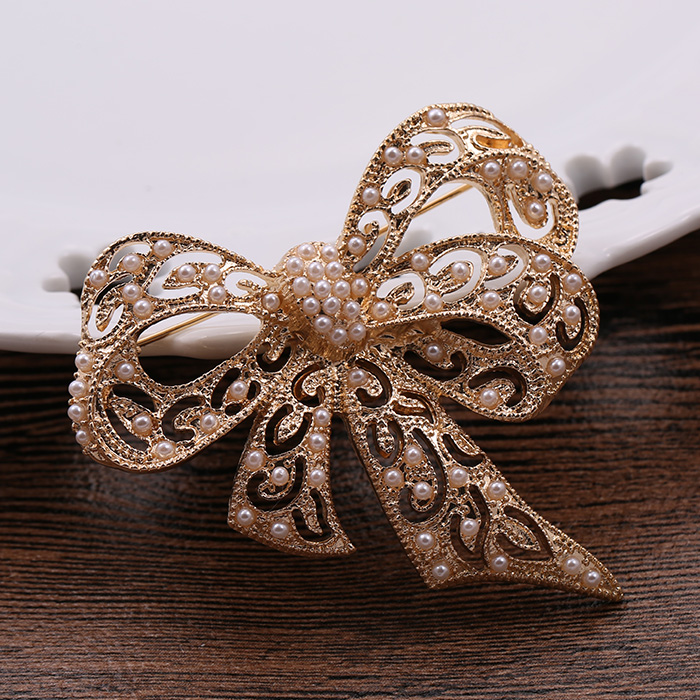 [Golden Phoenix] Trang sức thời trang châu Âu và châu Mỹ mới ngọc trai rỗng nơ áo tinh tế trâm cài nữ - Trâm cài cài áo