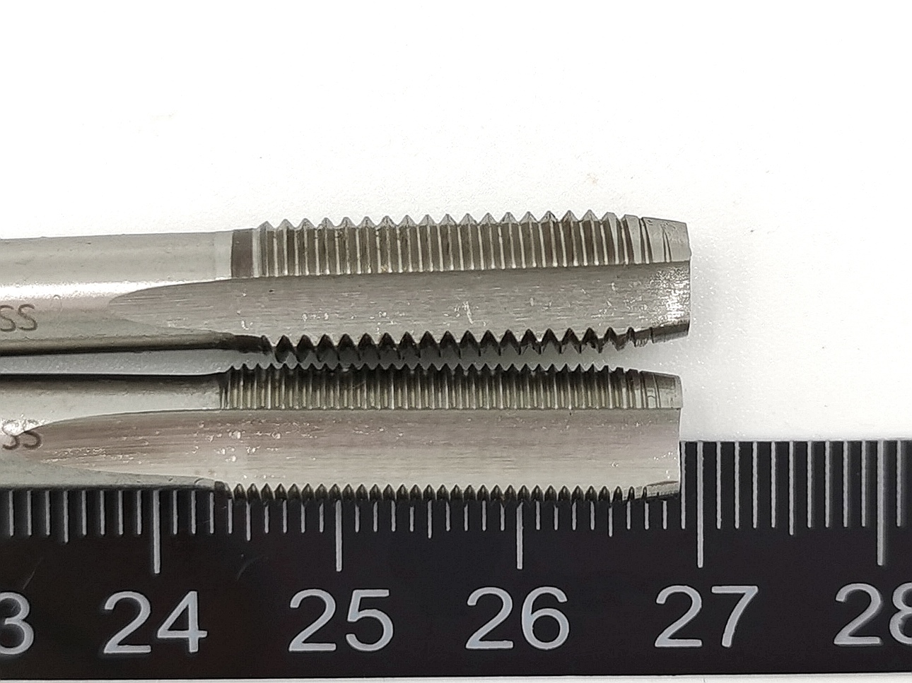 Two-lap beauty screw tapping machine with screw tap 5 18 16 sixteen sixteen 24 24 36 40 40 BSW inverted buckle