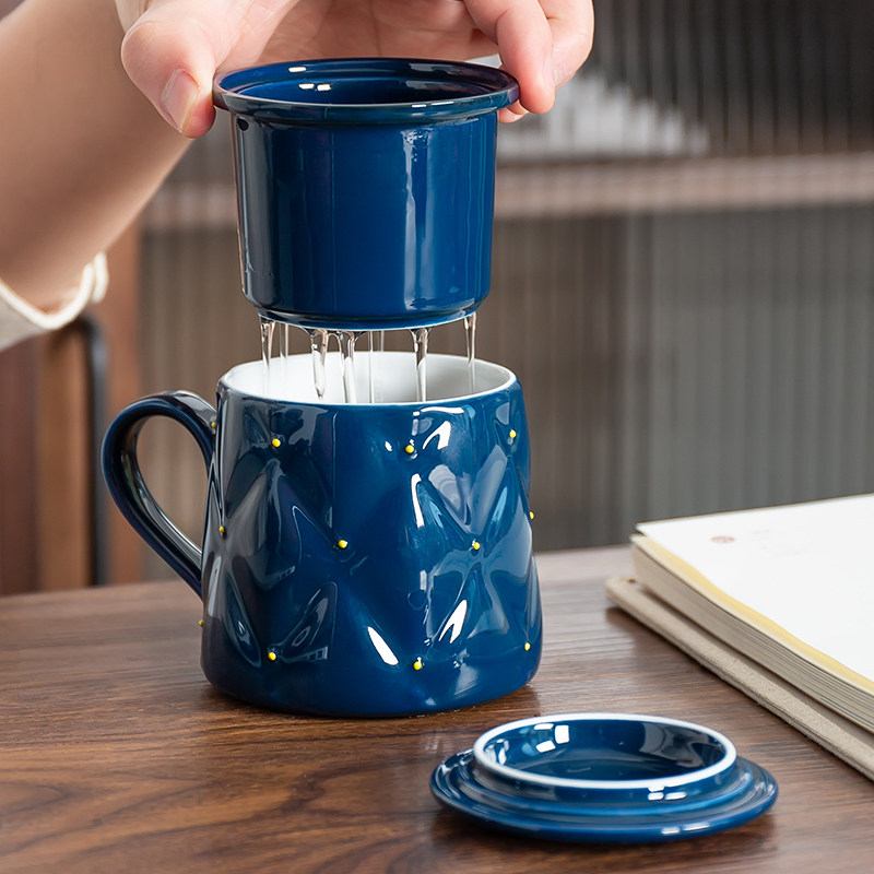 Household ceramic mug with handle and cover for tea drinking and leakage for office ladies and gentlemen meeting for tea water separation filter cup
