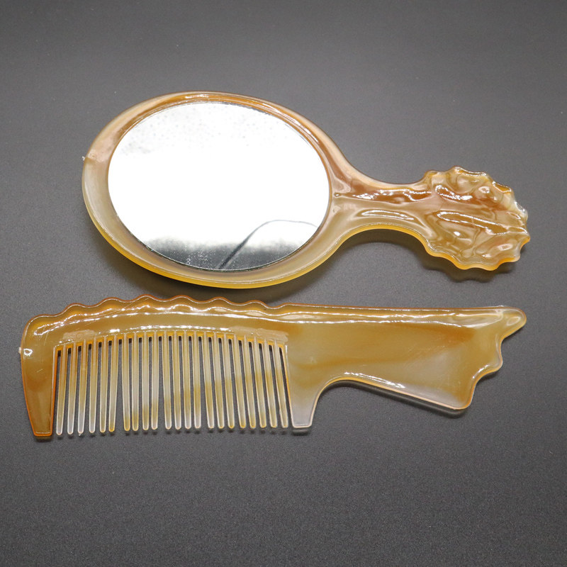 Small bullish comb set Portable plastic makeup handle small mirror with small comb anti - static