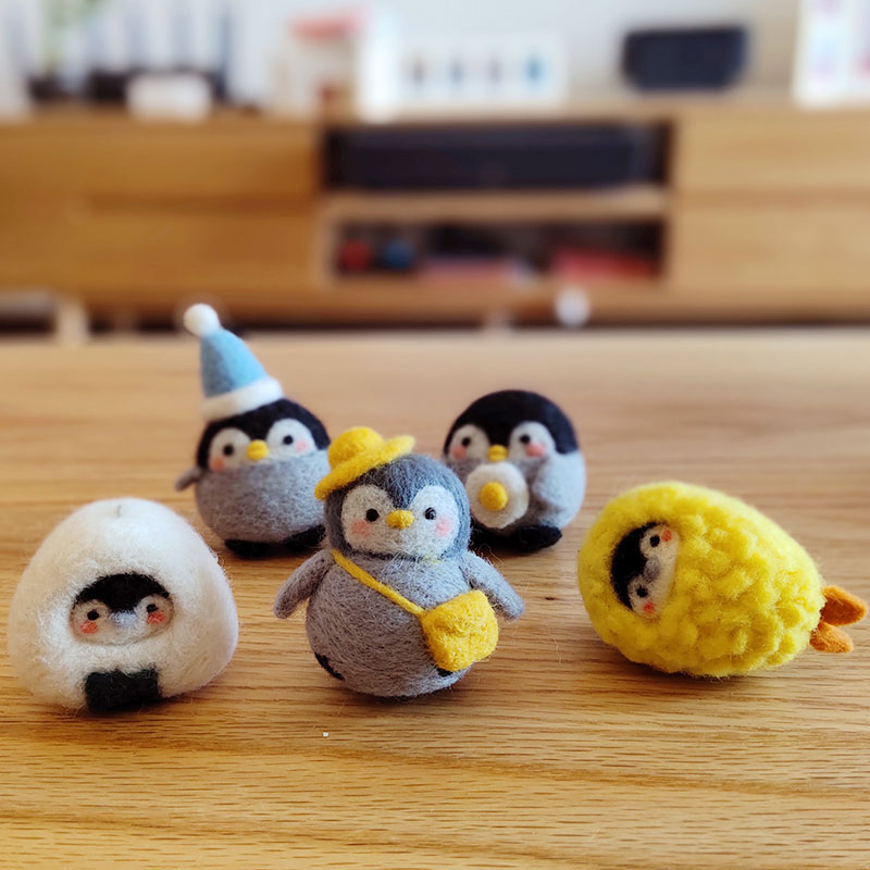 Boutique wool felt poke poke music handmade diy material package sushi penguin gift box doll doll cartoon mobile phone chain
