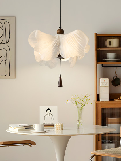 Restaurant Chandelier 2026 New Model French Aesthetic High-End Dining Table Dining Room Lamp Vintage Style Creative Flower Pendant Light