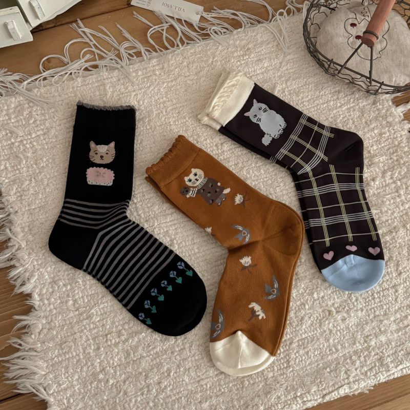 Xiaowadao Xiaowaodao 2026 Autumn and Winter New Retro Cartoon Striped Kitten Cotton Mid-Calf Socks for Women