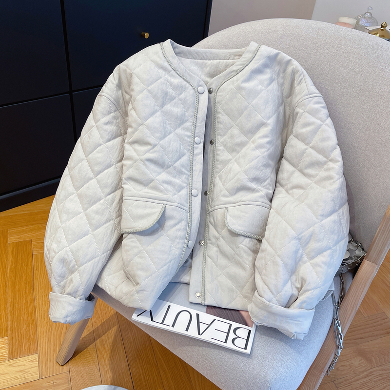 High-End Quilted Cotton Jacket for Women 2026 Winter Round Neck Snap Button Double Pocket Lightweight Cotton Coat Jacket High-End Quilted Cotton Jacket for Women 2026 Winter Round Neck Snap Button Double Pocket Lightweight Cotton Coat Jacket