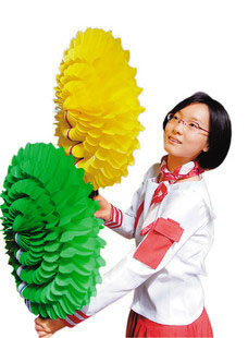 The factory supplies 3 color red yellow and green hand flip props and sports group performing large - scale activities supplies