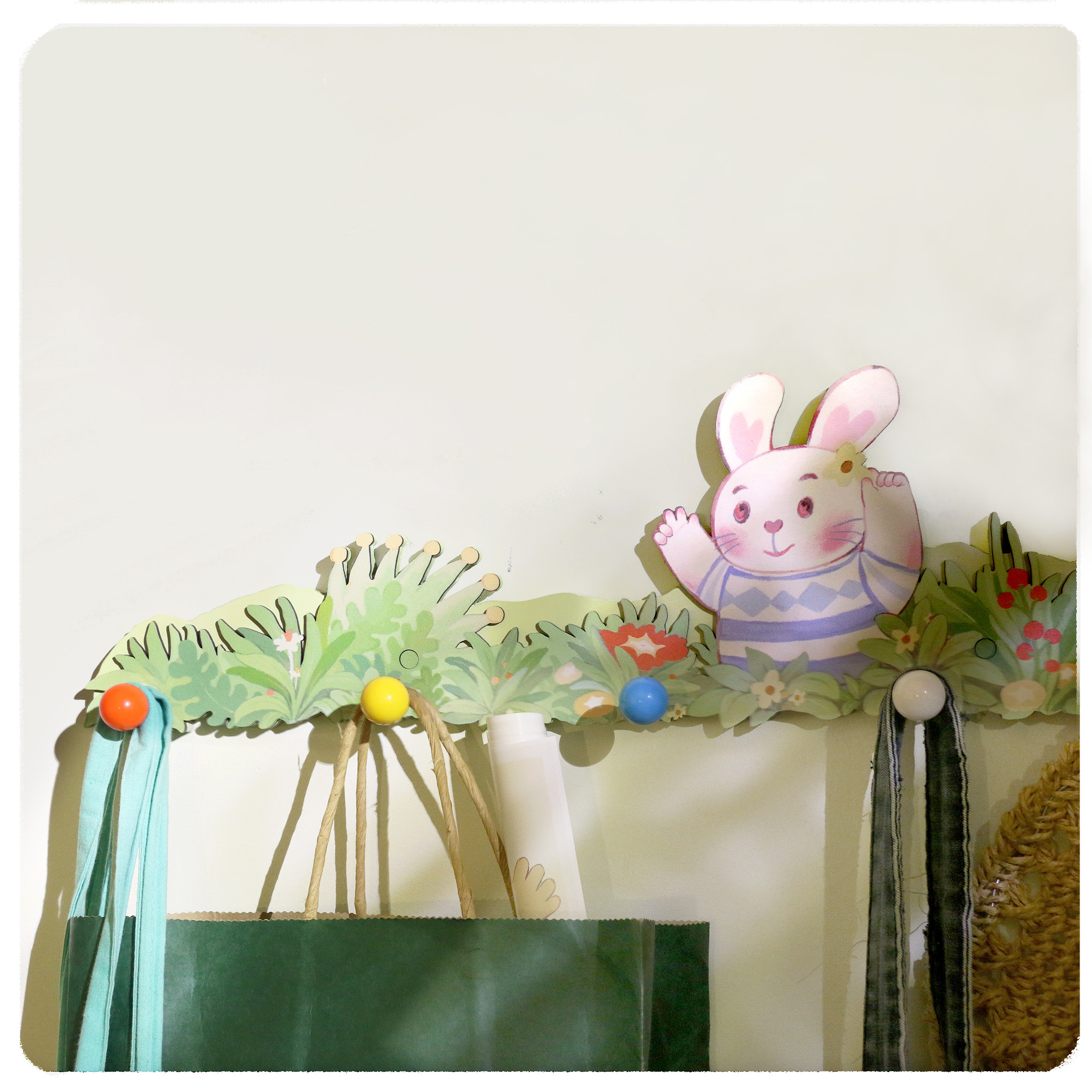 Unlimited Department Store Original Design Flower Bundle Game Long Row Hook Wood Retro Cute Boy Anecdote