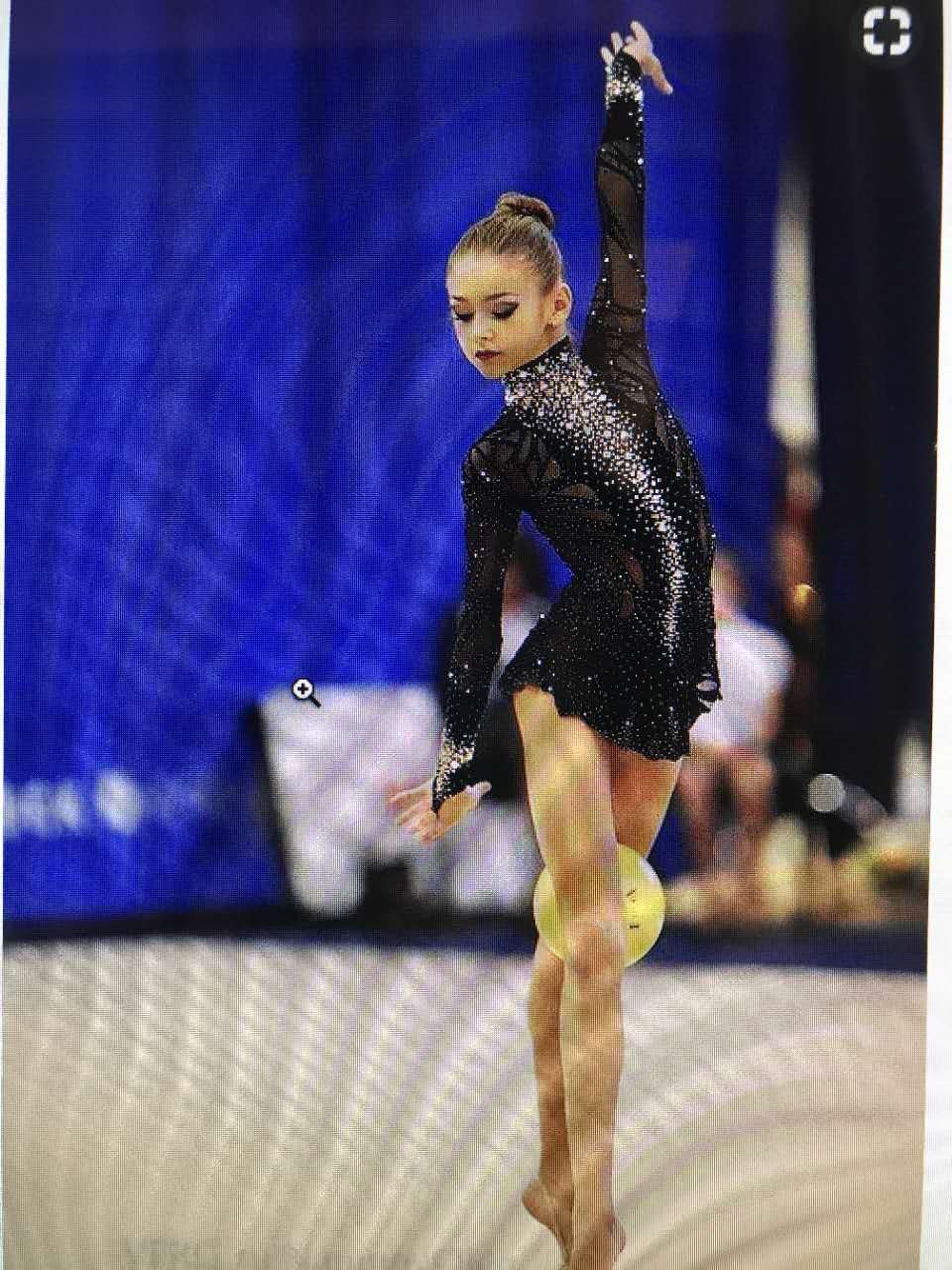 Figure skating clothing artistic gymnastics performance clothing skating rhythm performance training clothing hollowed out girls competition Costen