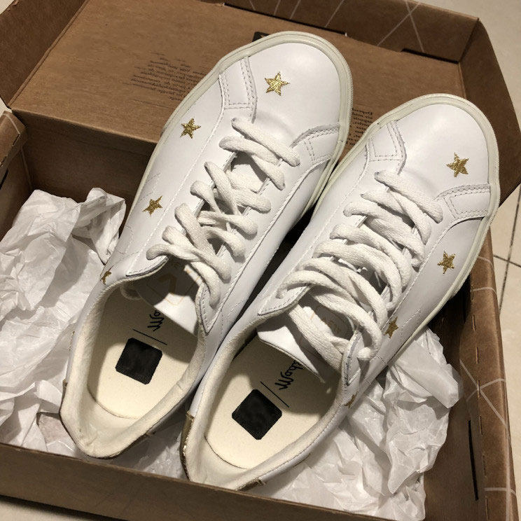 Small white shoes women's autumn and winter 2021 new women's shoes all-match evening evening wind French niche V-shaped star flat casual shoes
