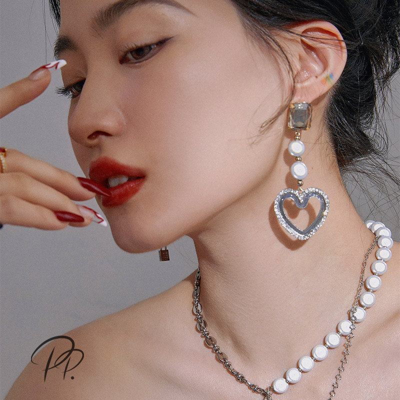 PP jewelry original reflective pearl love earrings female design sense niche earrings personality asymmetric long earrings