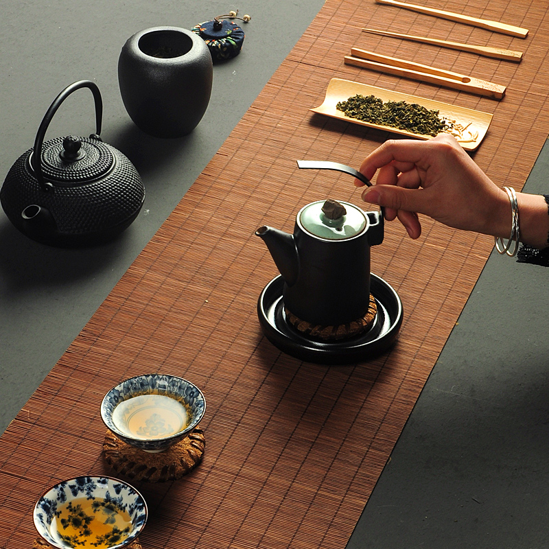 Up with simple teapot Chinese style restoring ancient ways is not ceramic teapot with a leak hole girder pot of tea tea set