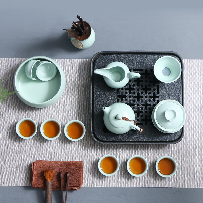 Friends is a complete set of ceramic kung fu tea set suits for your up porcelain tea cups lid bowl washing ice cracked cups sliced open tea set
