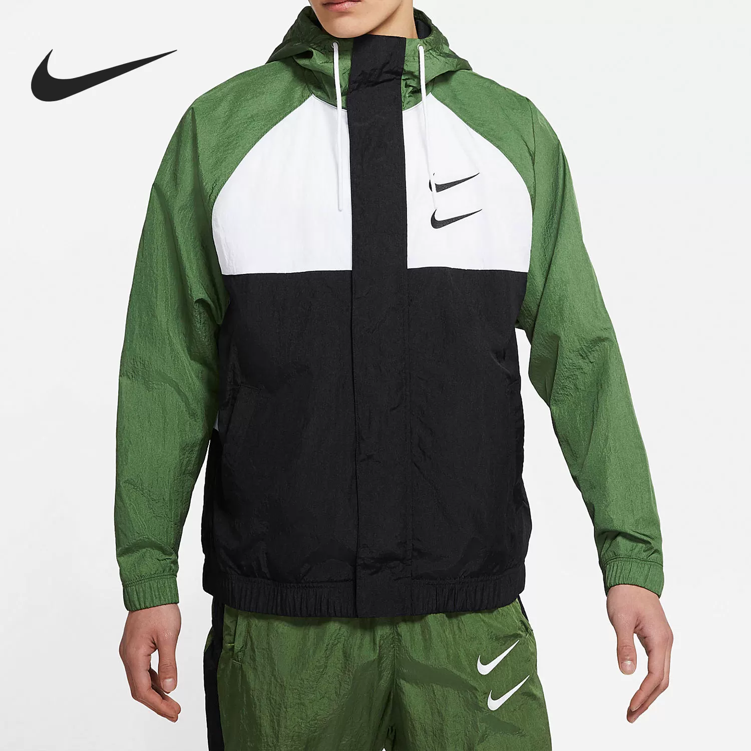 Спортивная куртка Nike/ для отдыха с капюшоном, тренд сезона