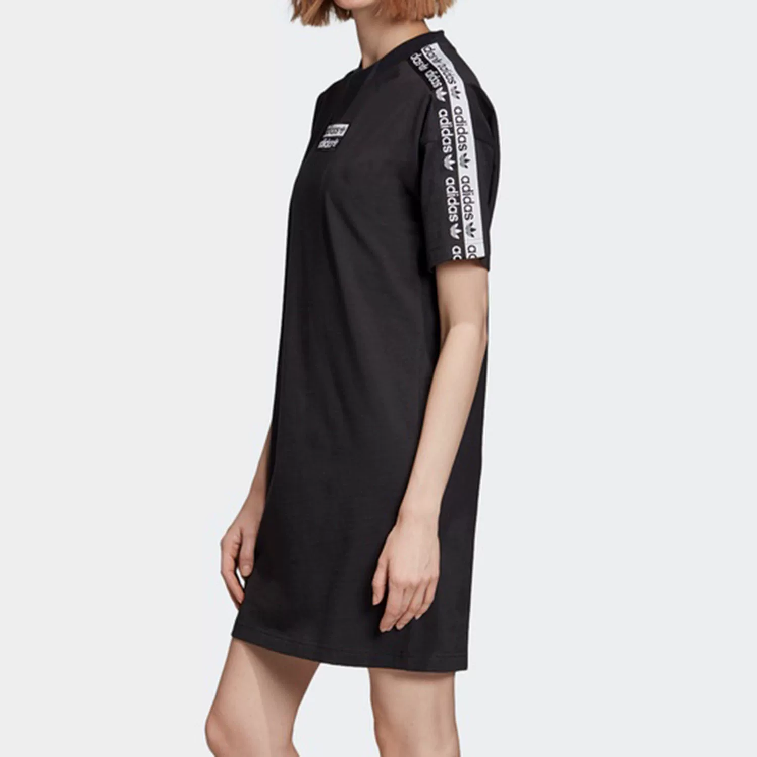 Спортивное платье с дышащей тканью Adidas, круглый воротник, короткий рукав