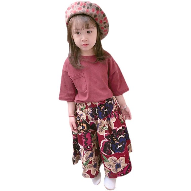 2022 summer girls Korean version new baby loose solid color mid-sleeved T-shirt + fashionable flower wide-leg mid-pants suit