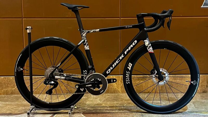 Quick Ur:One Ultra-Lightweight Integrated Aerodynamic Frame Wind Tunnel Tested T1200 Carbon Fiber Complete Bike