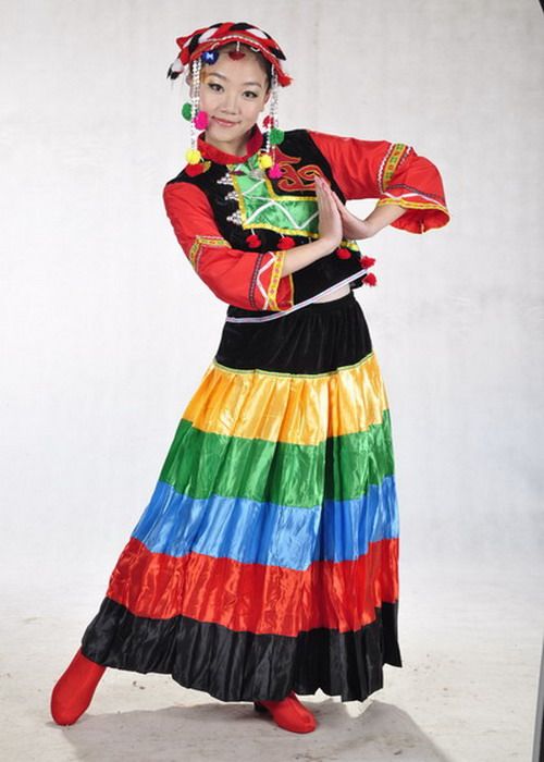 Yi - minority women's clothing of Yunnan minority - hair - line seven words Yi - tribe dance performance clothing