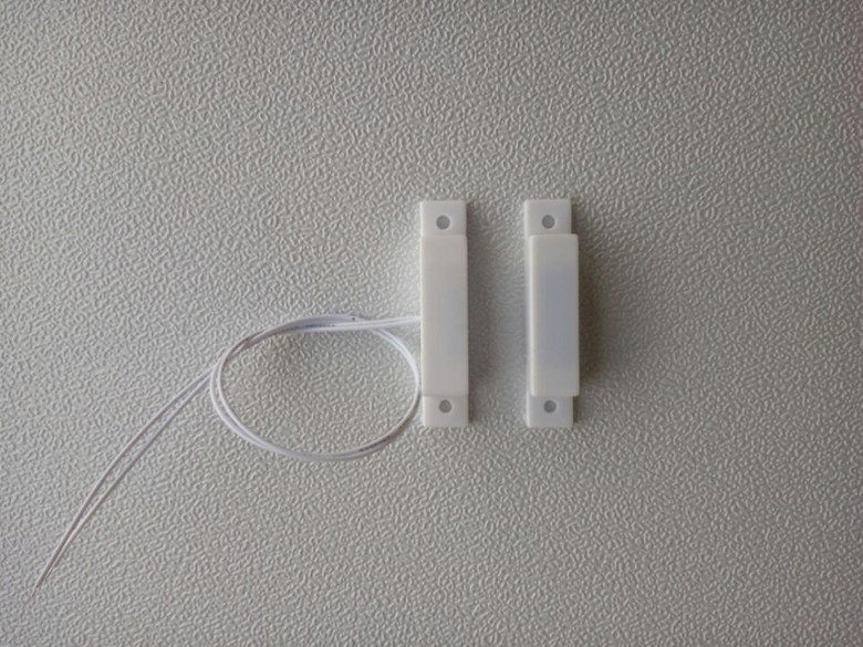 RC - 32 Magnetic Switch Door Magnetic Alarm Door and Window Alarm Wired Gate Magnetic Sensor is closed