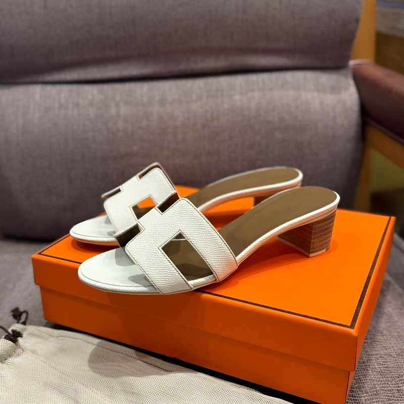 26 Summer New Style ins Trendy Internet Celebrity Fairy Style Hollow Out Genuine Leather Mid-Heel Slip-On Sandals Women's Chunky Heel Sandals 26 Summer New Style ins Trendy Internet Celebrity Fairy Style Hollow Out Genuine Leather Mid-Heel Slip-On Sandals Women's Chunky Heel Sandals