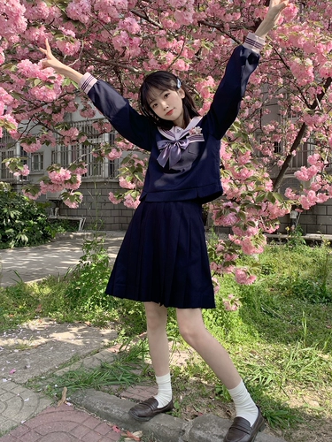 Летние и ветровые звонки копченые и цветущие вишни, фиолетовый воротник Три оригинальных однородных японских моряков с короткими рукавами с длинными рукавами с длинными рукавами